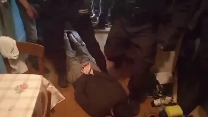 Фсб чебоксары кадры. Чуваш милиционер. Фсб на публике. Следователь на допросе. Группа задержания.