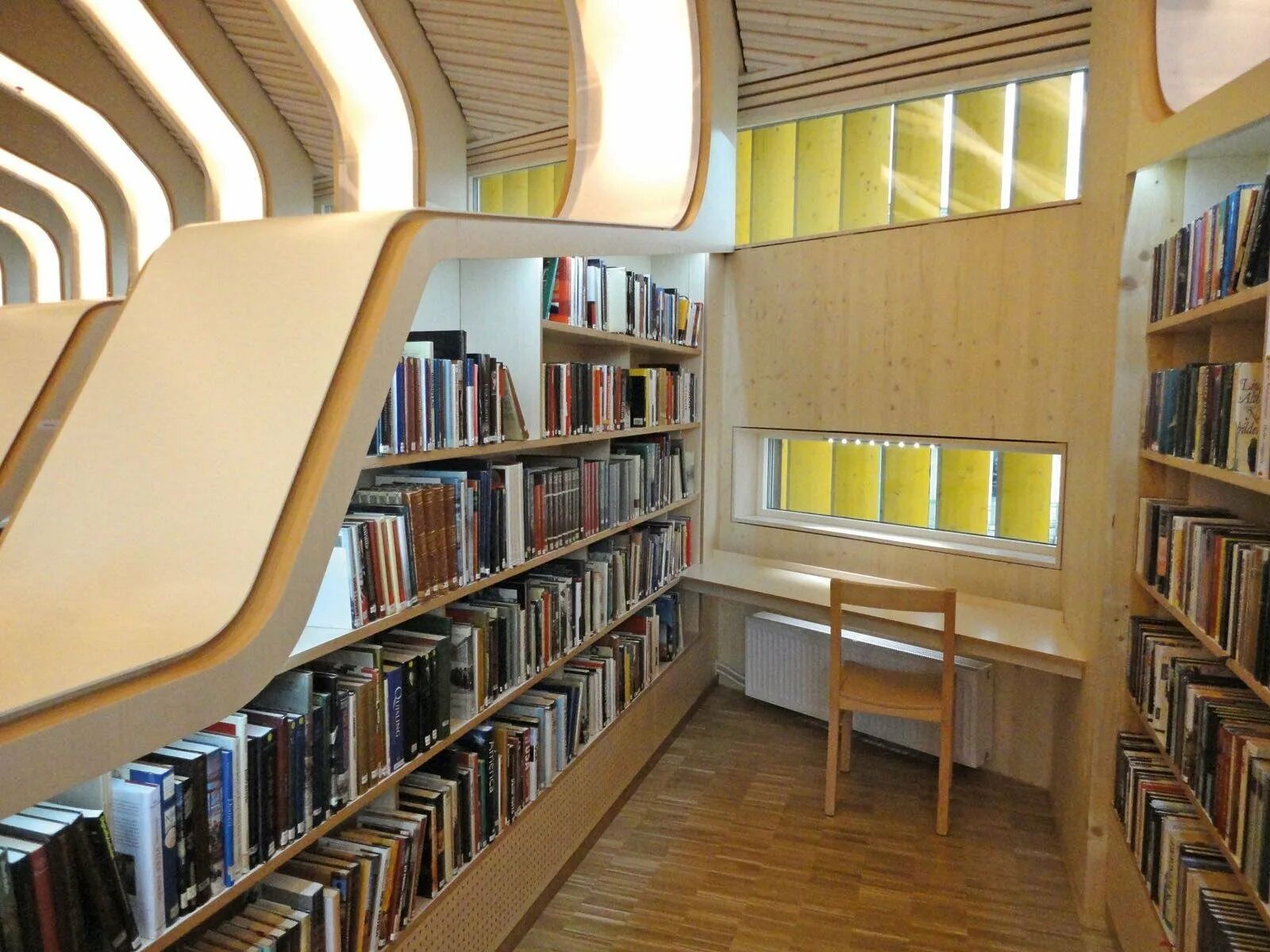 Использовать библиотеку. Современный интерьер читального зала библиотеки. Читальный зал библиотеки интерьер. Современное библиотечное пространство. Современный читальный зал библиотеки.