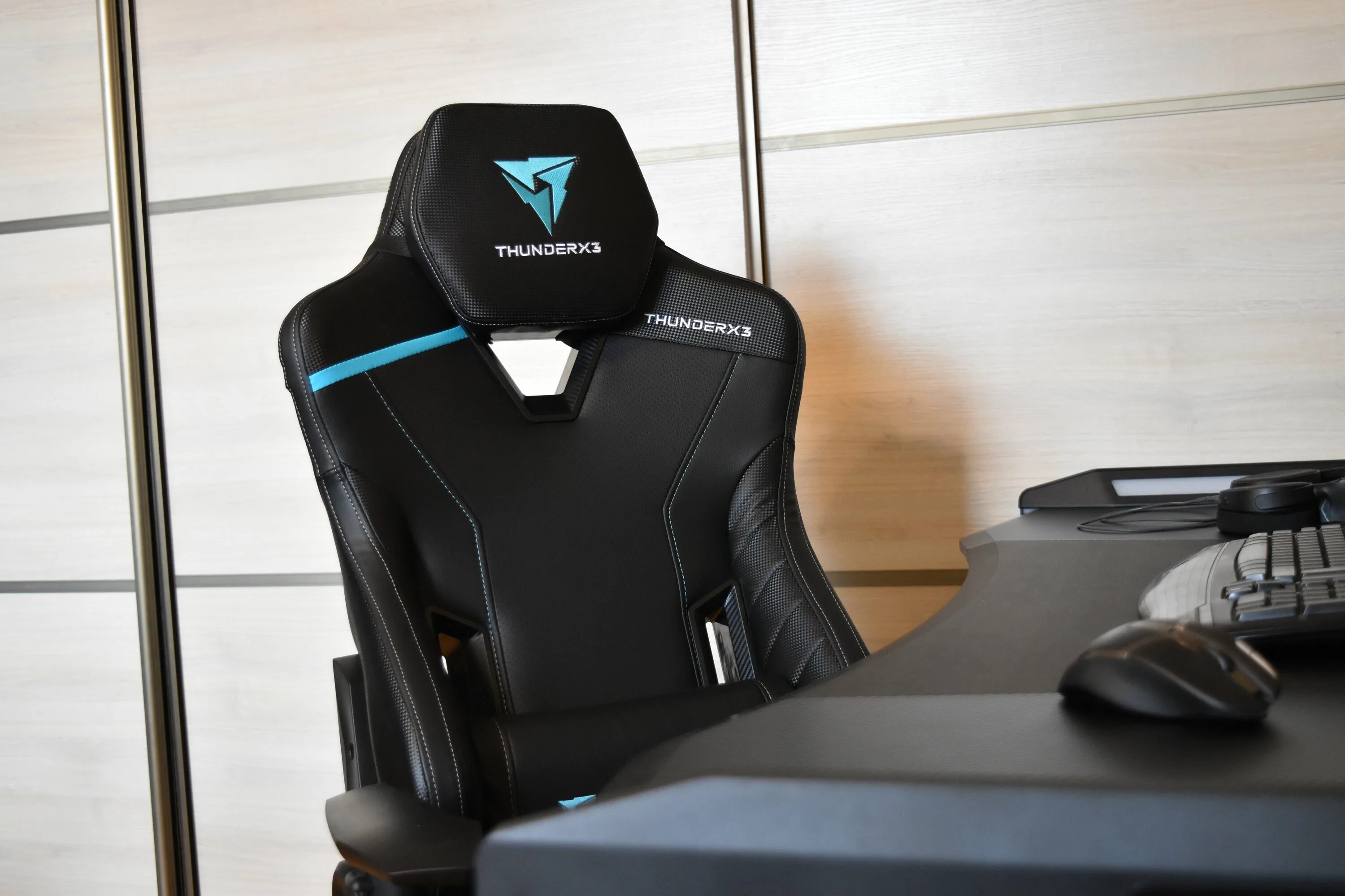 Кресло компьютерное игровое thunderx3. Thunderx3 tc3. кресло thunderx3 2025. thunderx3 xc3 all black. thunderx3 tc3 black 2d armrest.