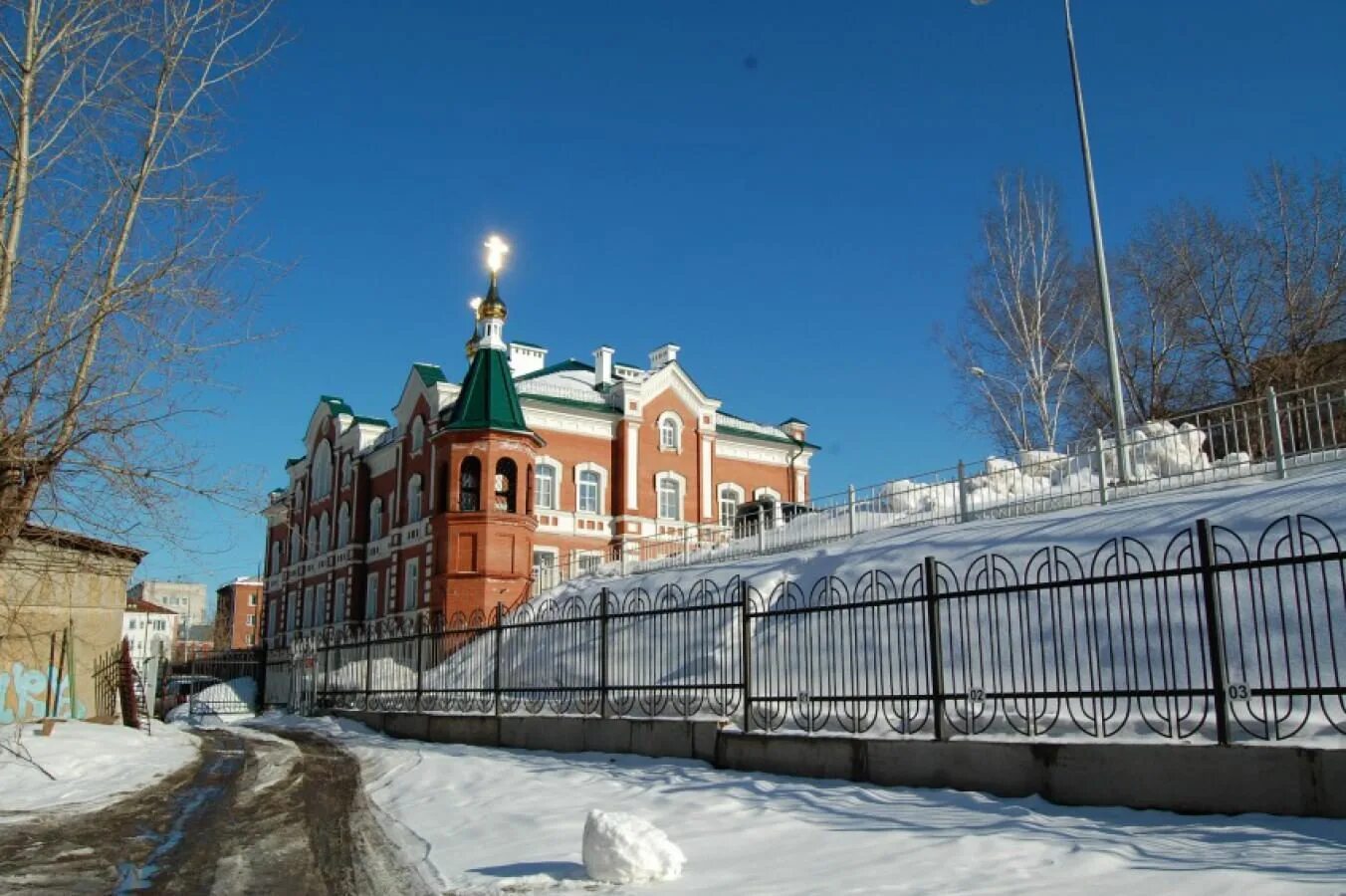 Пермский Успенский женский монастырь Пермь. Успенский женский монастырь ул. Плеханова, 39/5. Церковь женский монастырь Пермь на Хохрякова. Монастырь на Плеханова в Перми. Пермский успенский монастырь