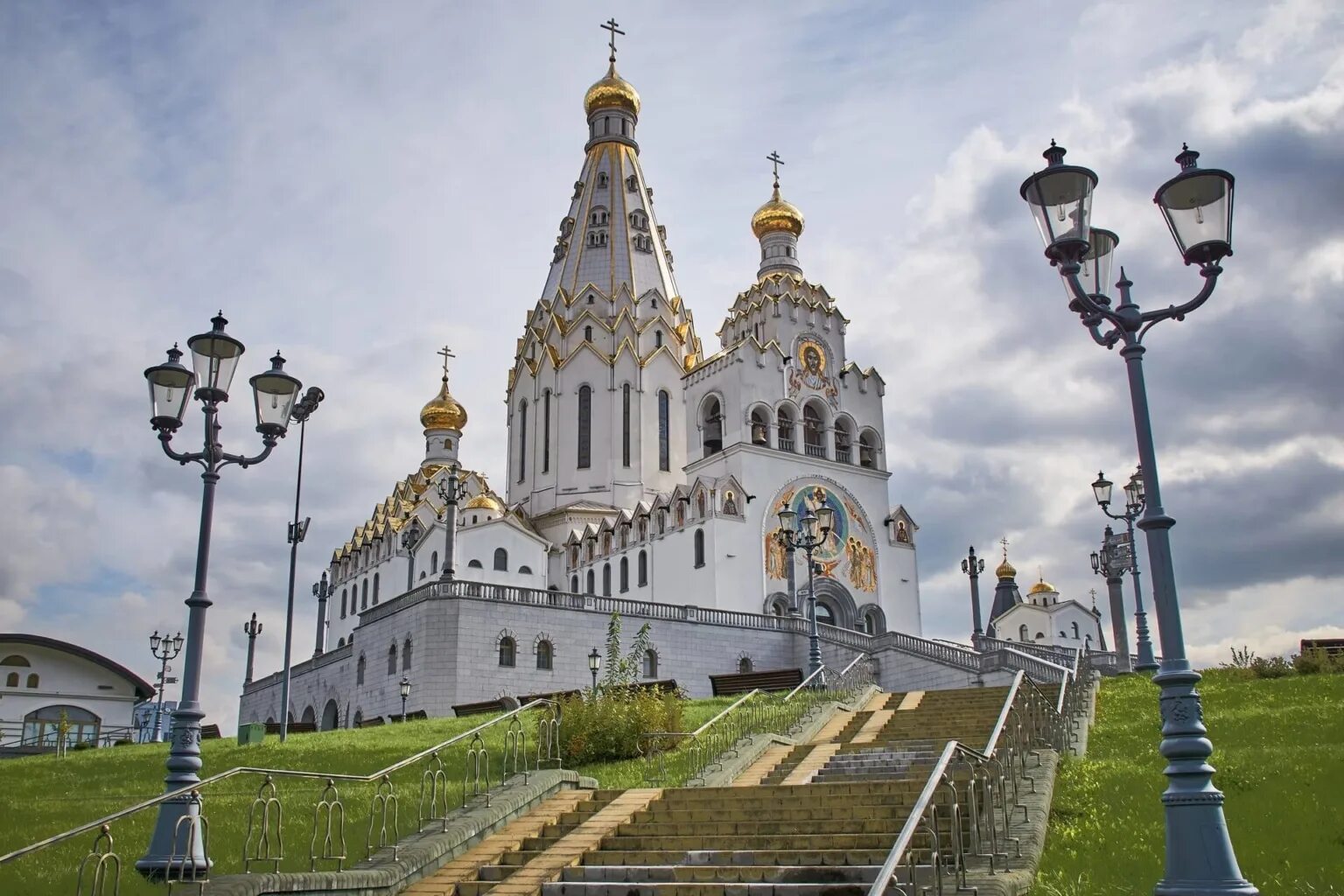 Храм памятник во имя всех святых. Всехсвятская церковь (минск). минск всесвятцкая церковь. храм-памятник в честь всех святых в минске. храм калиновского в минске.