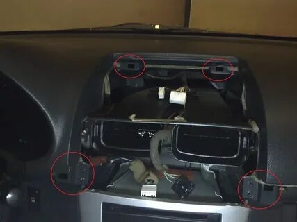 Тойота авенсис снять панель