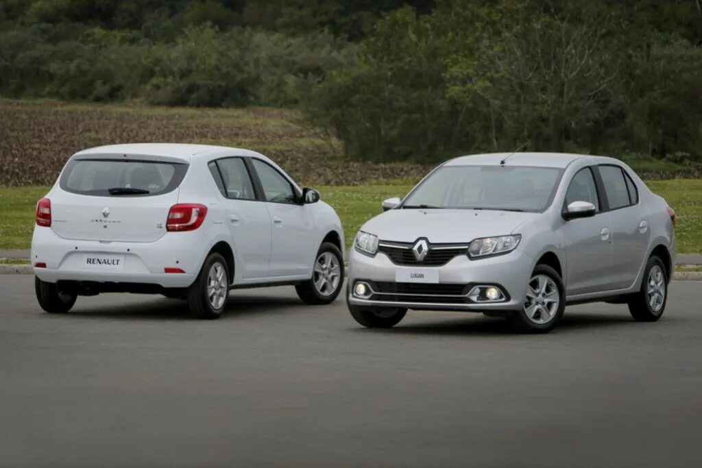 Сколько ходят рено логан. Renault Logan 2016. Рено Логан Сандеро 1. Renault Logan Sandero i 2009г. Renault Sandero прототип.