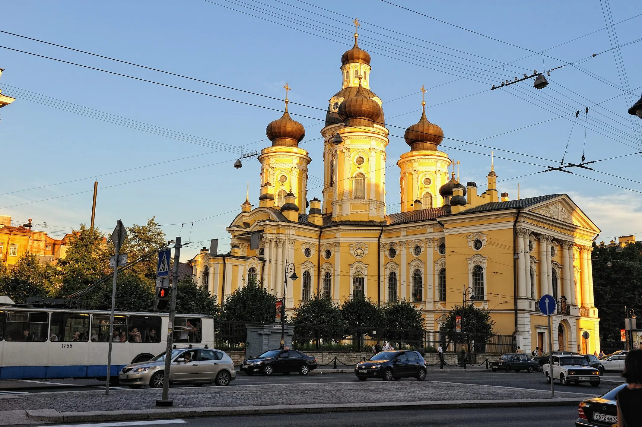 Храмы Санкт-Петербурга. Православная Церковь в Санкт-Петербурге. Санкт-Петербург православный храм жёлтый.