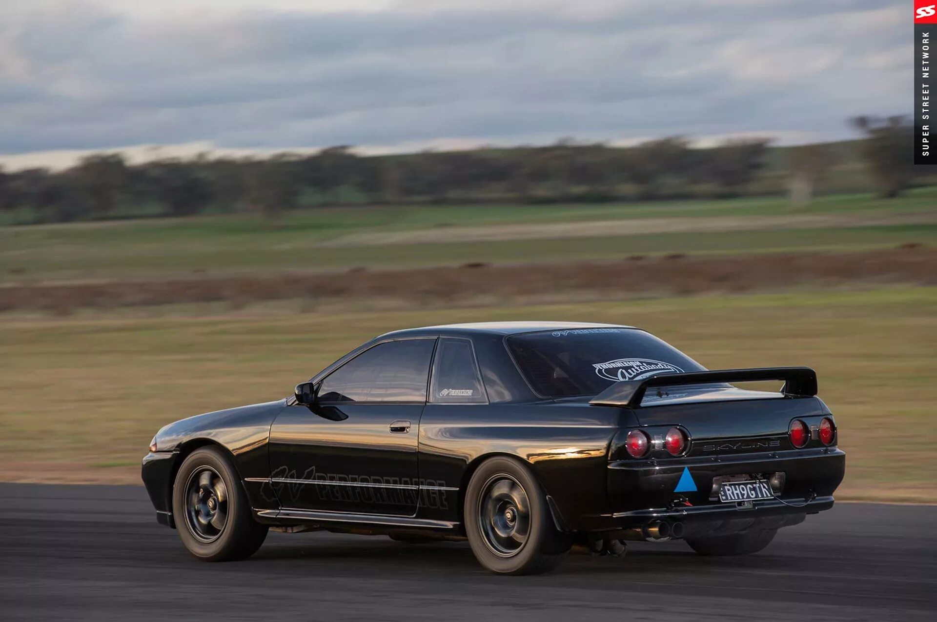 Nissan skyline r32. Nissan skyline hr32. Ниссан скайлайн 32. Nissan skyline gtr r32 сток. Nissan skyline gtr r32 сзади.