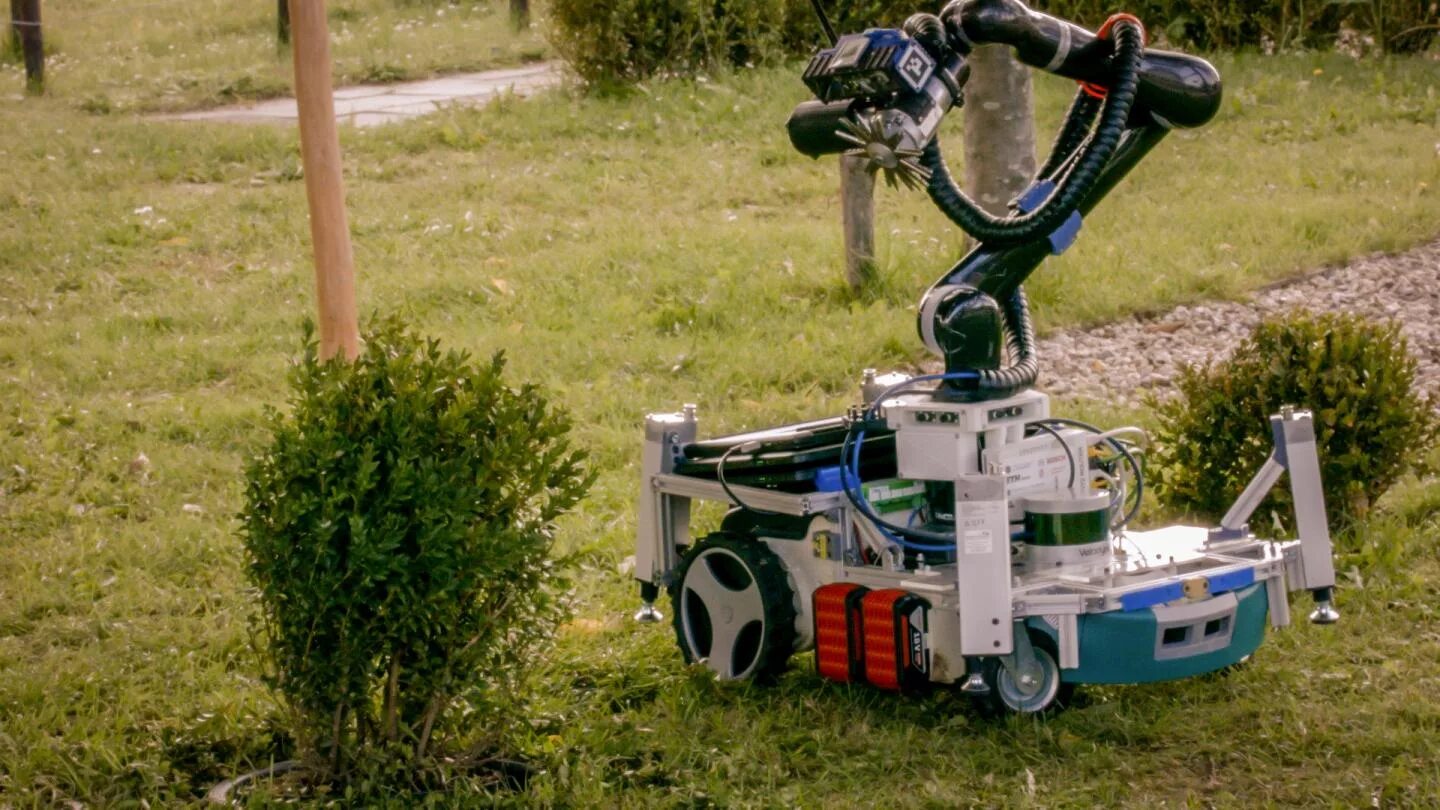 Робот землю. Робот садовник ev3. робот косильщик газона. робот газонокосилка worx. роботы помощники в саду.