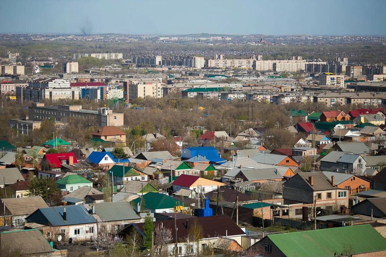 Сколько людей живет в орске. Город Орск. Орск фото города. Свердловская область Орск. Орск население.