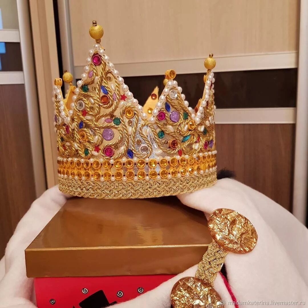 Как сделать корону из картона для короля. Украсить корону. корона из ткани. картонная корона. самодельная корона.