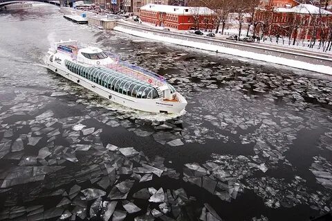 Ледокол по москве реке
