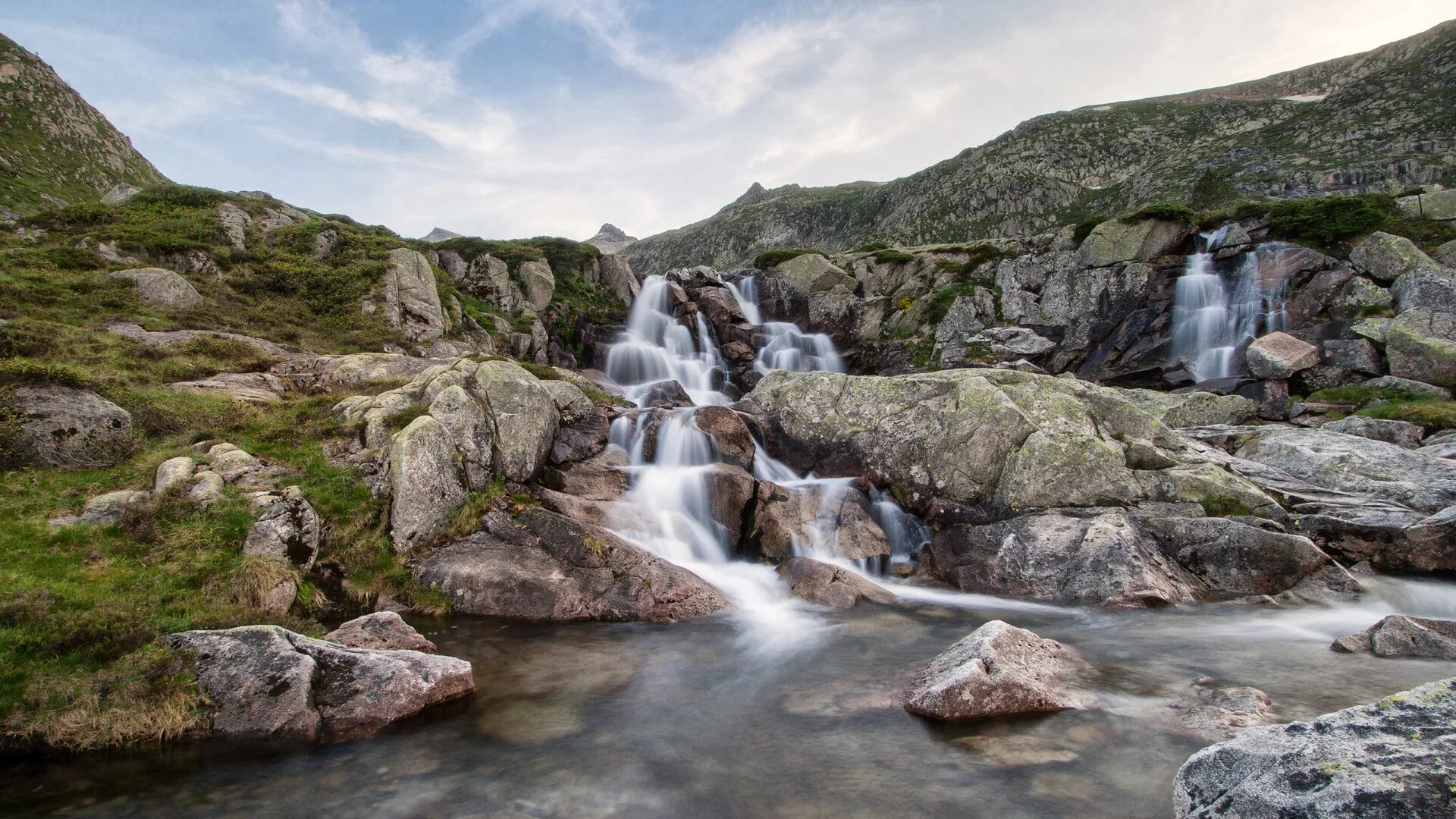 Stone river. Водопад «Долина семи ручьев». Осетия водопад бураидон. Водопад Гостилье Сербия. Долина гейзеров, Камчатка.