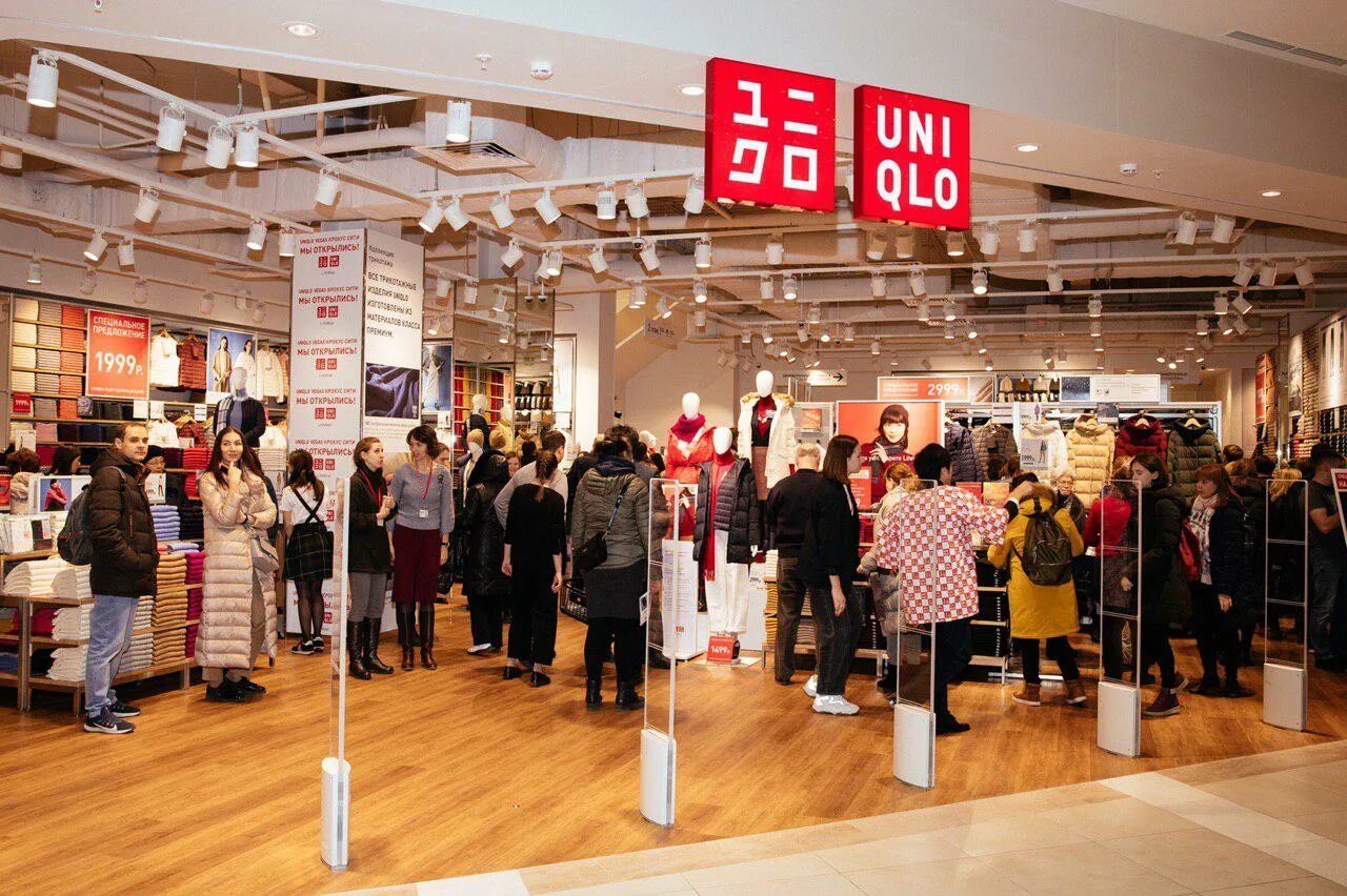 Японский магазин одежды Uniqlo в Москве. Японская марка одежды Uniqlo. Корейский магазин Юник. Вегас магазин юникло. Сайт магазинов юникло