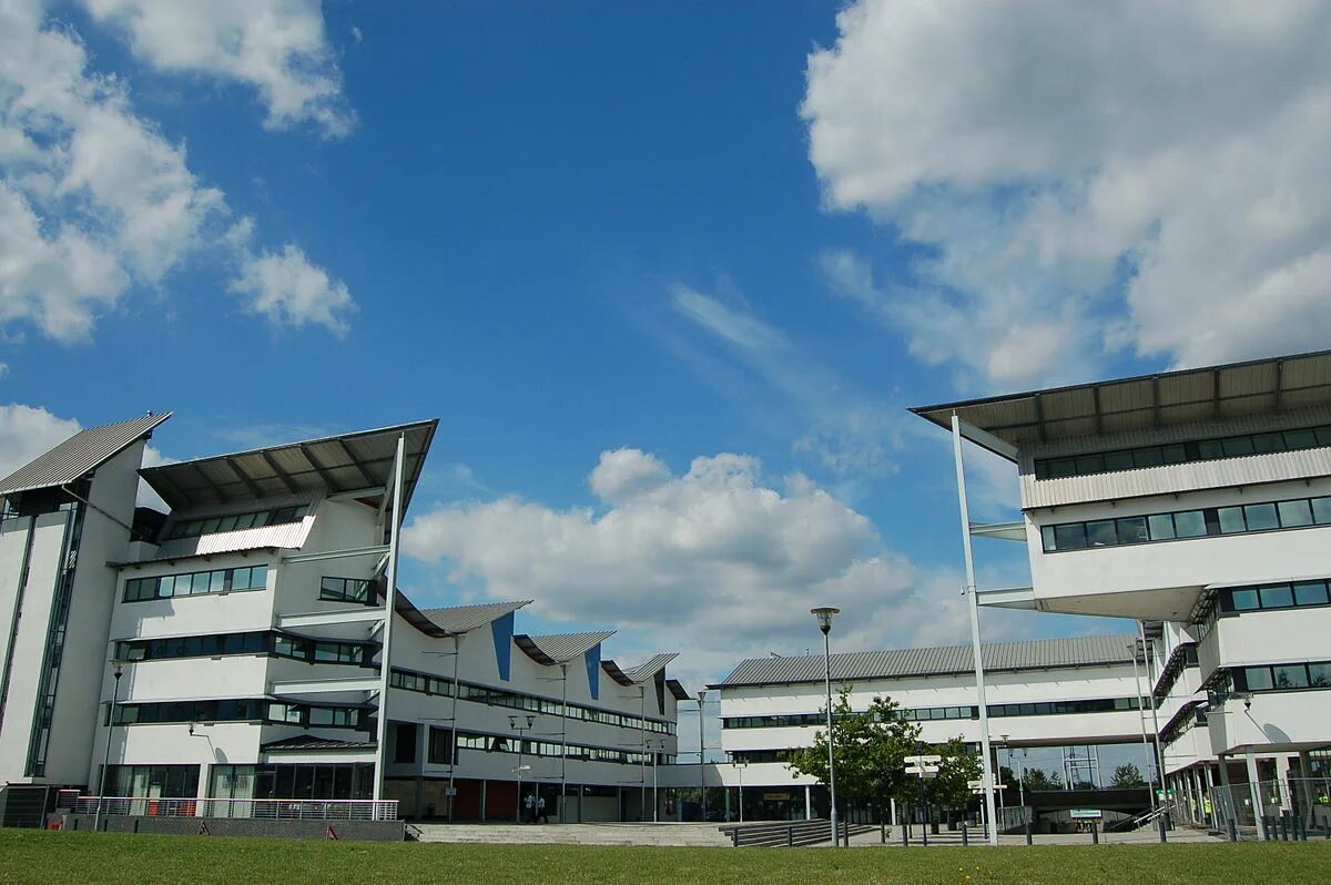 University in the future. Университет восточного лондона. докландс лондон университет. кампусы университетов великобритании. east london university logo.