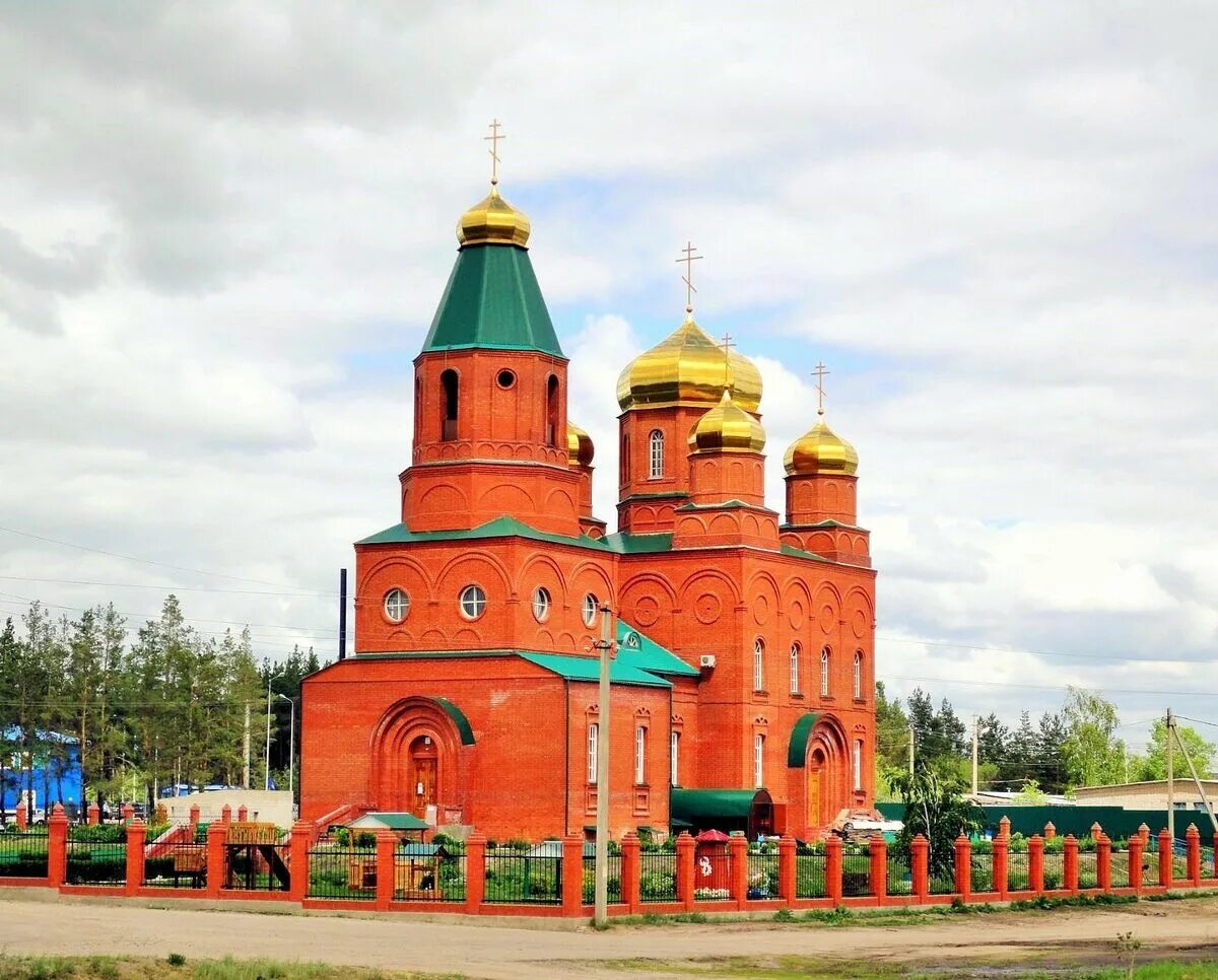 Новоспасское самарская область. Церковь в Новоспасском Ульяновской области. Храм Спасо Преображенский Новоспасское. Новоспасское достопримечательности.