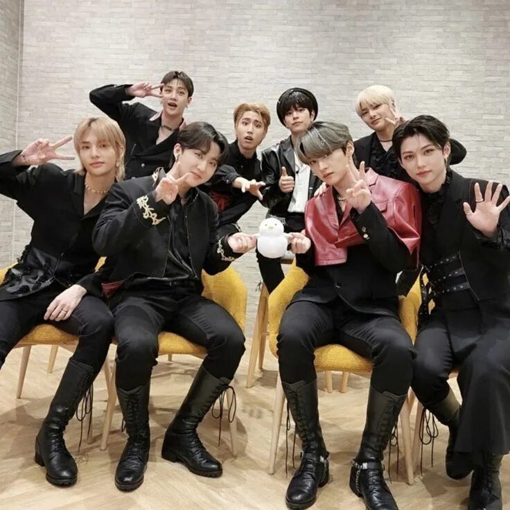 Stray kids мини. Стрей кид максидент. Stray kids case 143 альбом. Карточка феликса stray kids. Dicon dfesta stray kids.