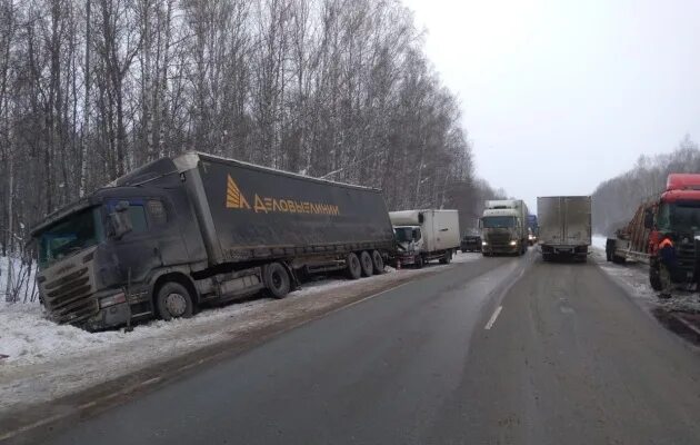 Дтп болотное. Трасса р255 Сибирь ДТП С фурой. ДТП Новосибирская область на трассе Болотное. Авария в Болотном Новосибирской области.