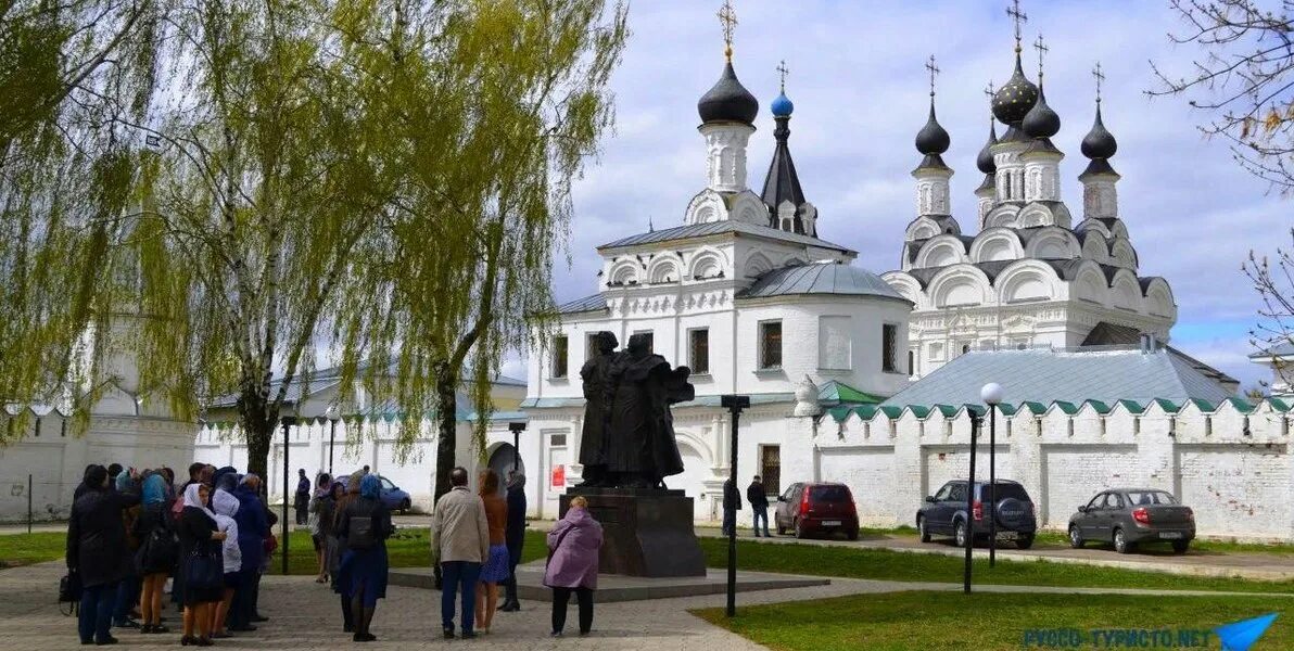 Скульптура петра и февронии в муроме. Древнерусский город муром. Мужской благовещенский монастырь в муроме. Г муром г москва. Мужской благовещенский монастырь в муроме.