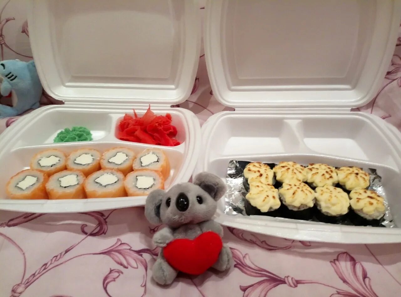 Самурай кафе омск. Роллы на тульской. Роллы лангепас. Ролл из печи. Горячий ролл якудза.