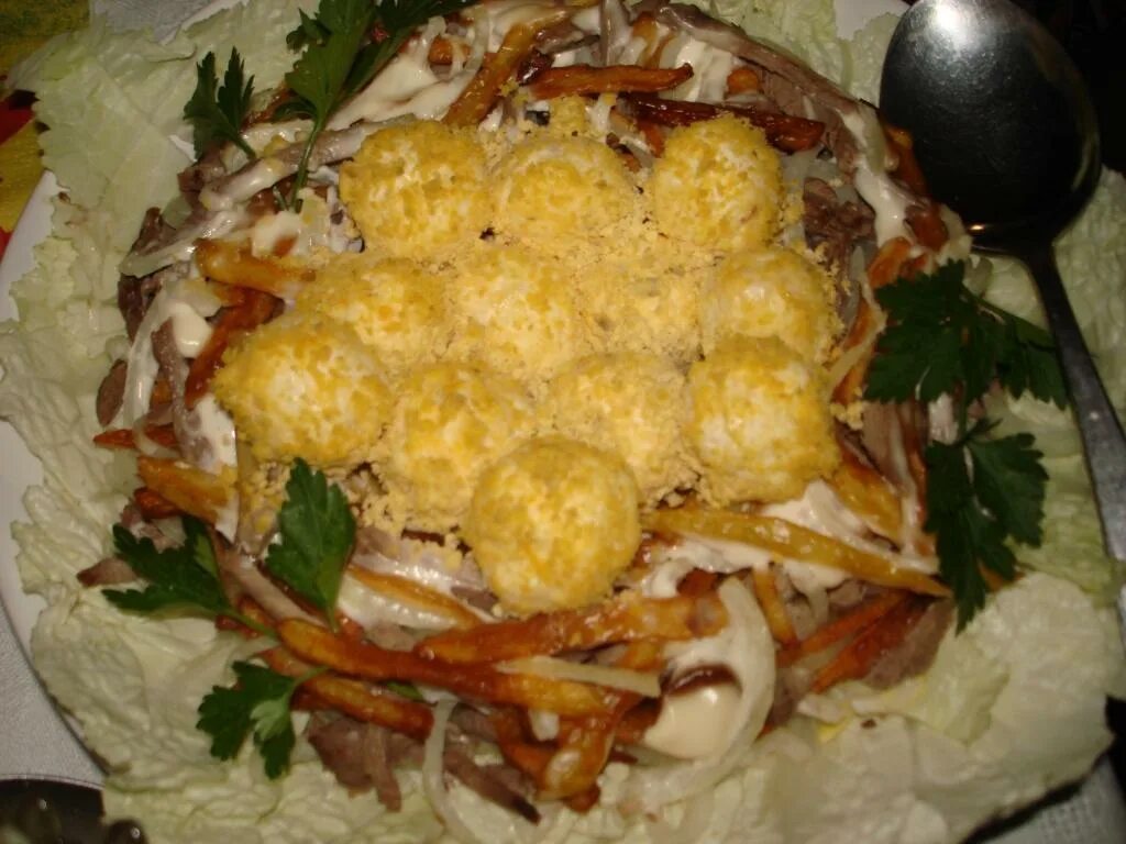 Рецепт кукушкино гнездо. Салат кукушкино гнездо рецепт. салат кукушкино гнездо с картошкой. кукушкино гнездо блюдо. салат кукушкино гнездо фото.