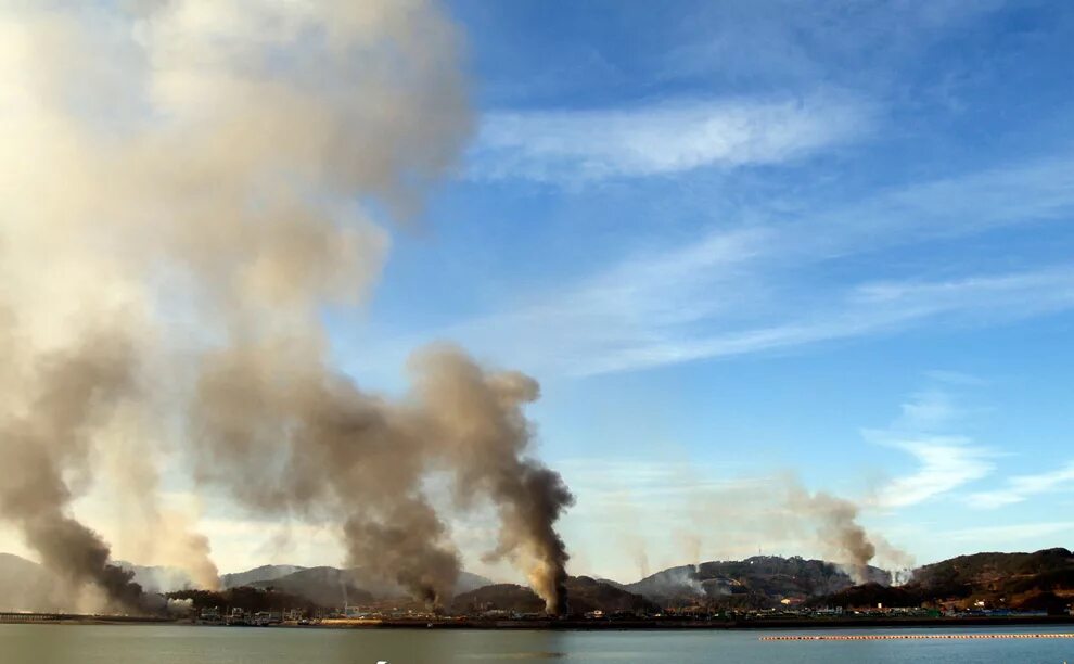 северная корея запуск. северная корея и южная корея. обстрел северной кореей острова ёнпхёндо. обстрел северной кореей острова ёнпхёндо. остров енпхендо.