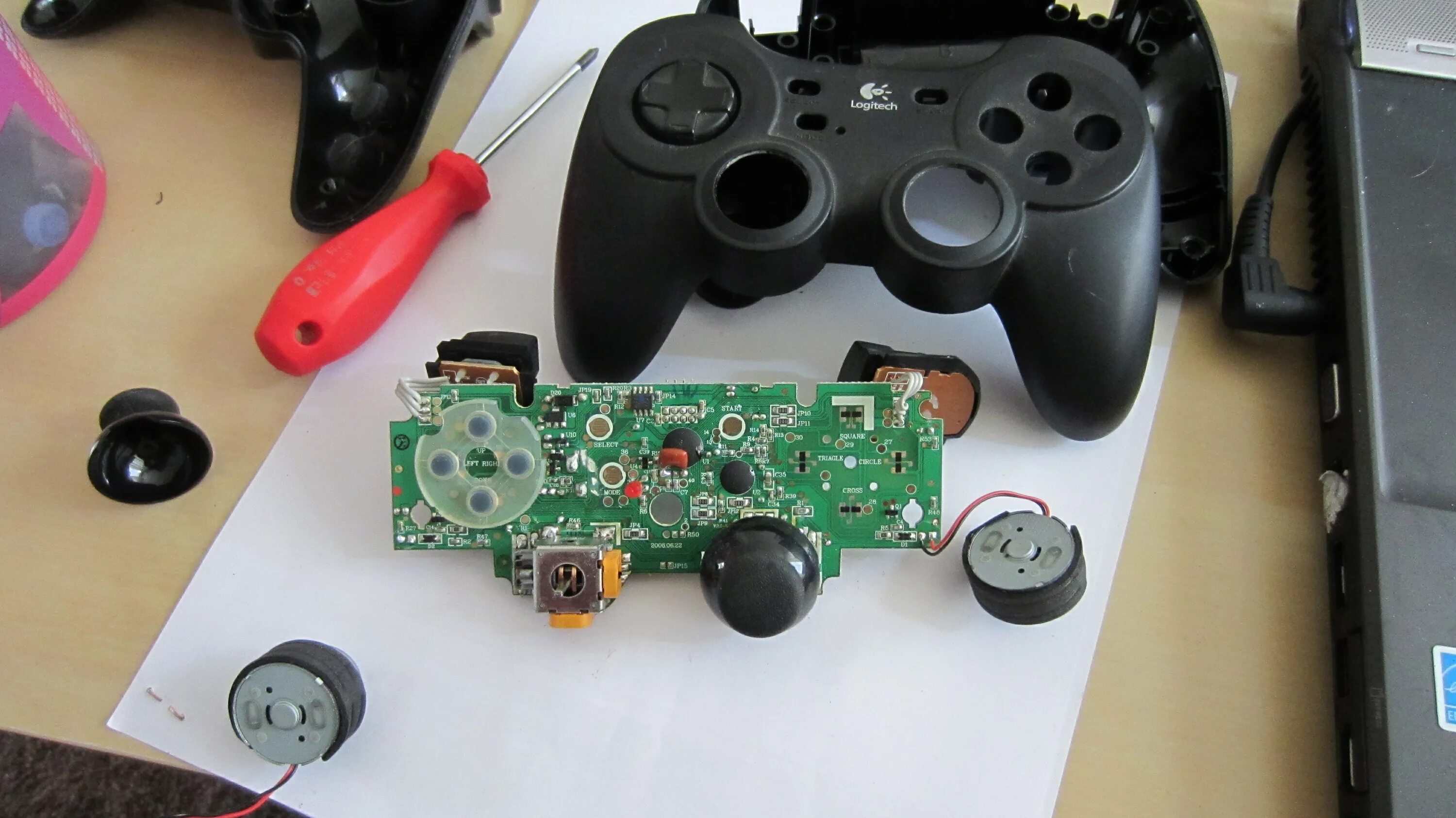 Не реагирует геймпад. Logitech ps2 joystick. геймпад для ps2 logitech. ps2 gamepad rc. gamepad logitech g13 разборка.
