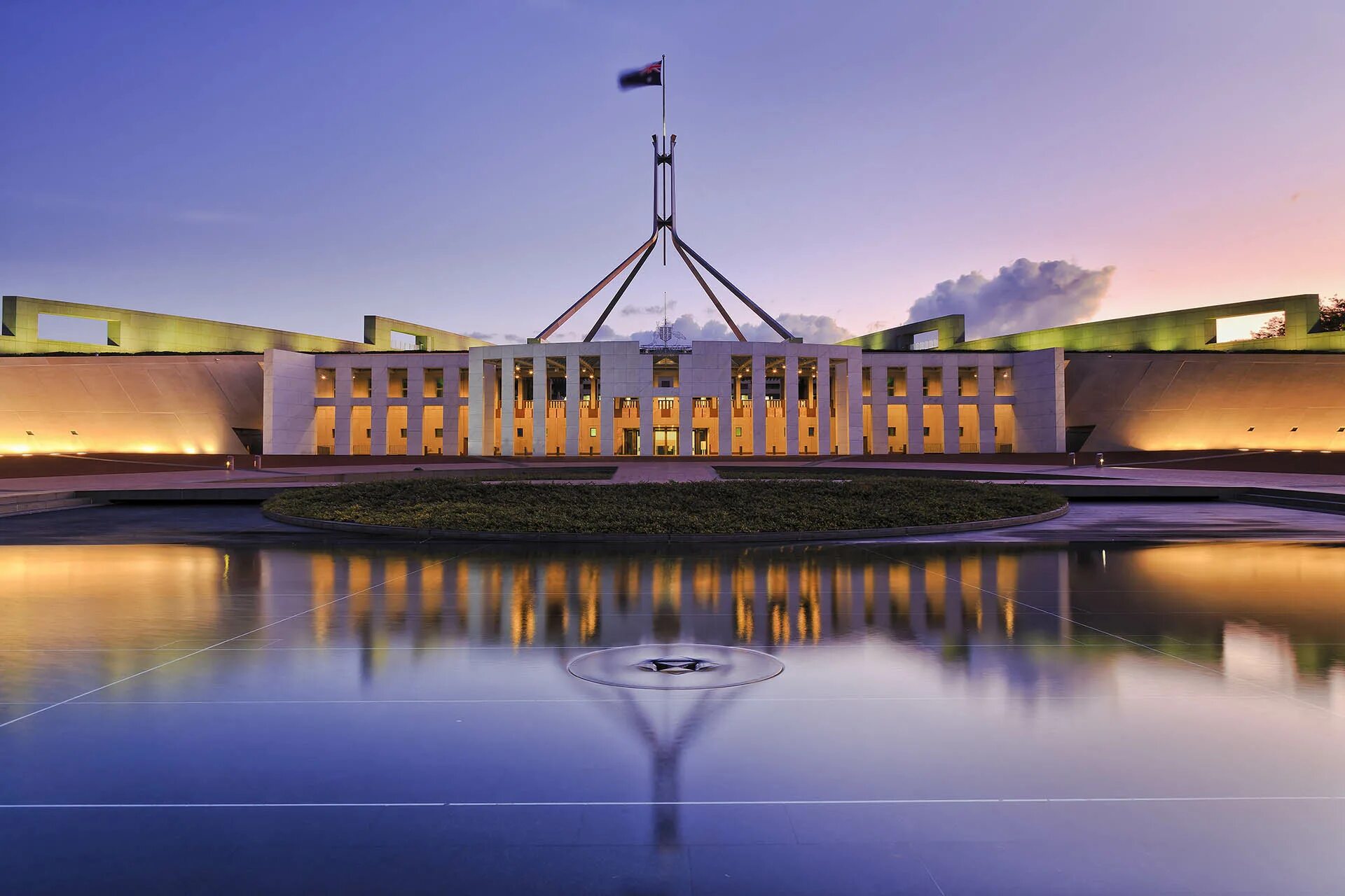 Здание парламента (Канберра). Канберра парламент Хаус. Столица Австралии Канберра парламент. Старое здание парламента Канберра в Канберре.