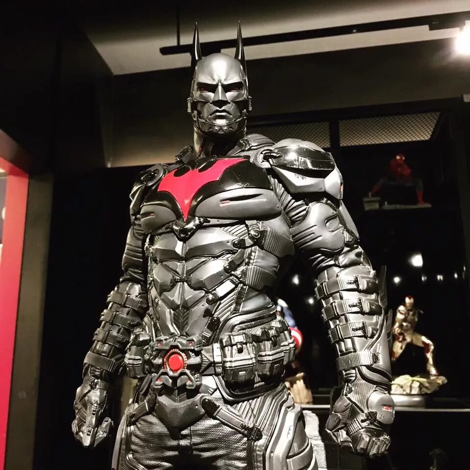 Hellbat batman. Костюм тони старка (mark 1). Стелс костюм бэтмена. Бэтмен hellbat. Хеллбэт костюм бэтмена.