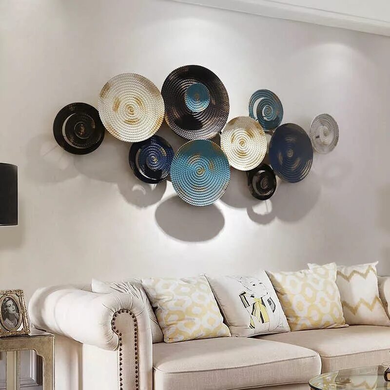 Украшения для стены. Декорация настенная круги\. Панно из кругов на стену. Декор круг на подставке. Зеркальные наклейки для интерьера.