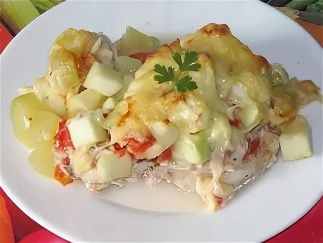 Как вкусно приготовить диетическое рагу из овощей. Курица в зеленом соусе. Куриная грудка с кабачками в духовке. Курица тушеная с кабачком и сыром. Куриное филе с кабачками.