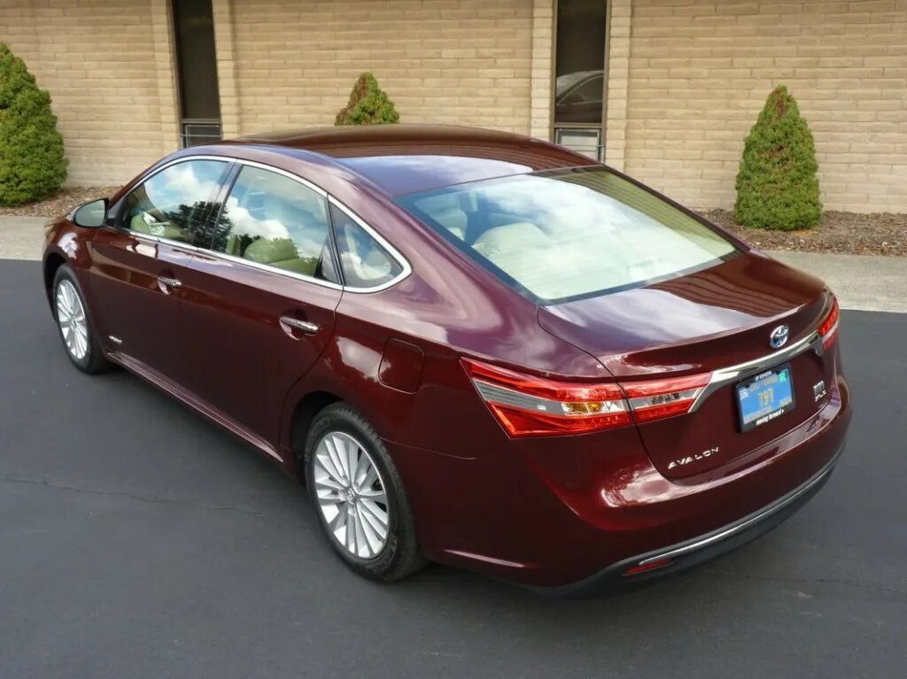 Тойота авалон сколько. Тойота Авалон 2015 гибрид. Toyota Avalon 2013. Toyota Avalon Hybrid. Toyota Avalon 2012 Limited Edition.