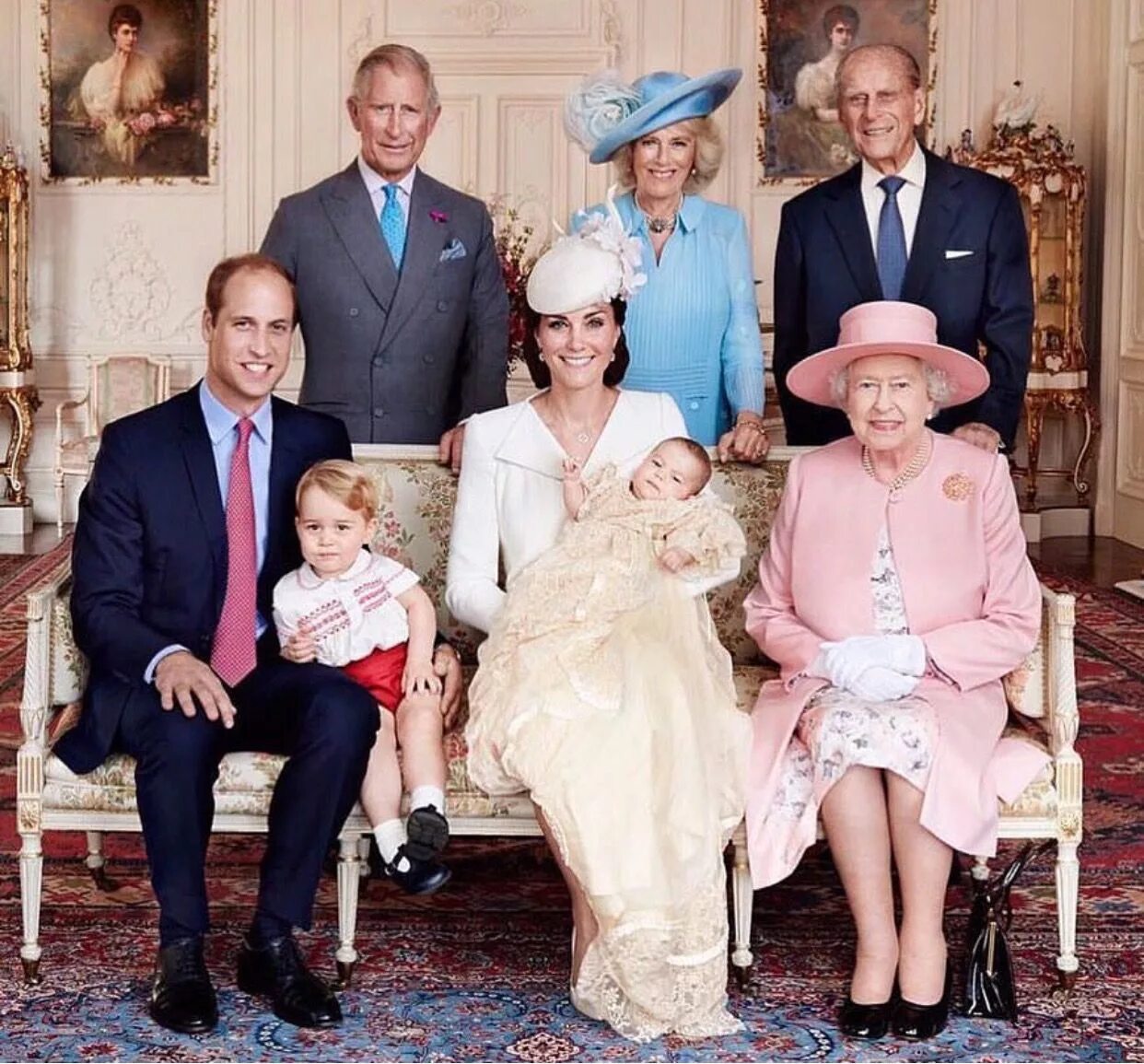 Крестины луи кембриджского. Семья елизаветы 2. The royal family "королевская семья". Королевская семья британи. Фамилии королевских семей.