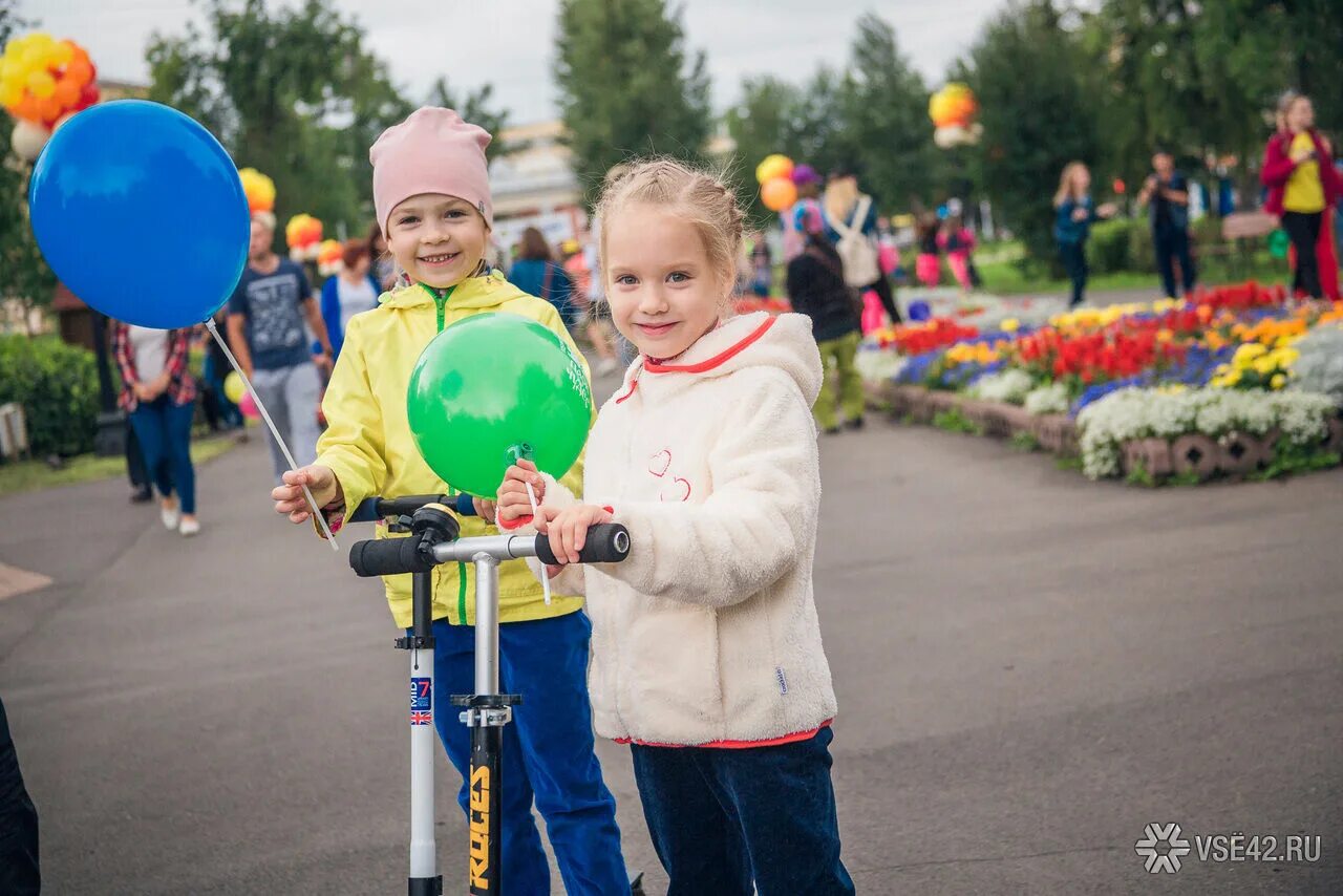 Новый парк чудес. Парк чудес Кемерово. НЛО парк чудес Кемерово. Столб Кемерово парк чудес. Аттракционы в Кемерово в парке чудес.