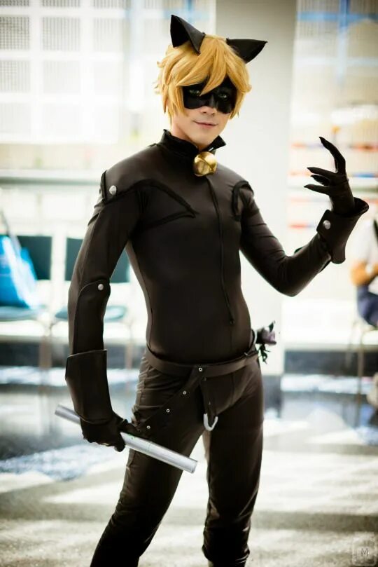 Spider man noir cosplay. Девушка в латексном костюме. Леди баг и супер кот эдриан в костюме. Косплей spider man noir. Косплей кота нуара.