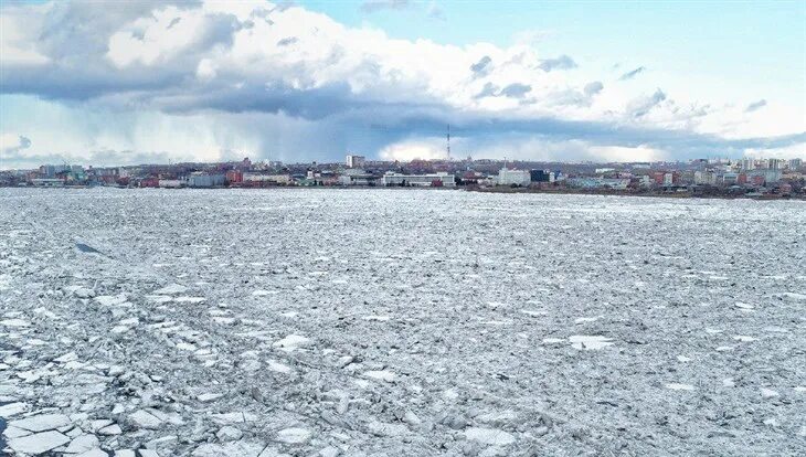 Томск река томь сегодня. Томск ледоход на Томи 2021. Томь 2021 река. Река Томь ледоход 2022 Новокузнецк. Ледостав Томь.