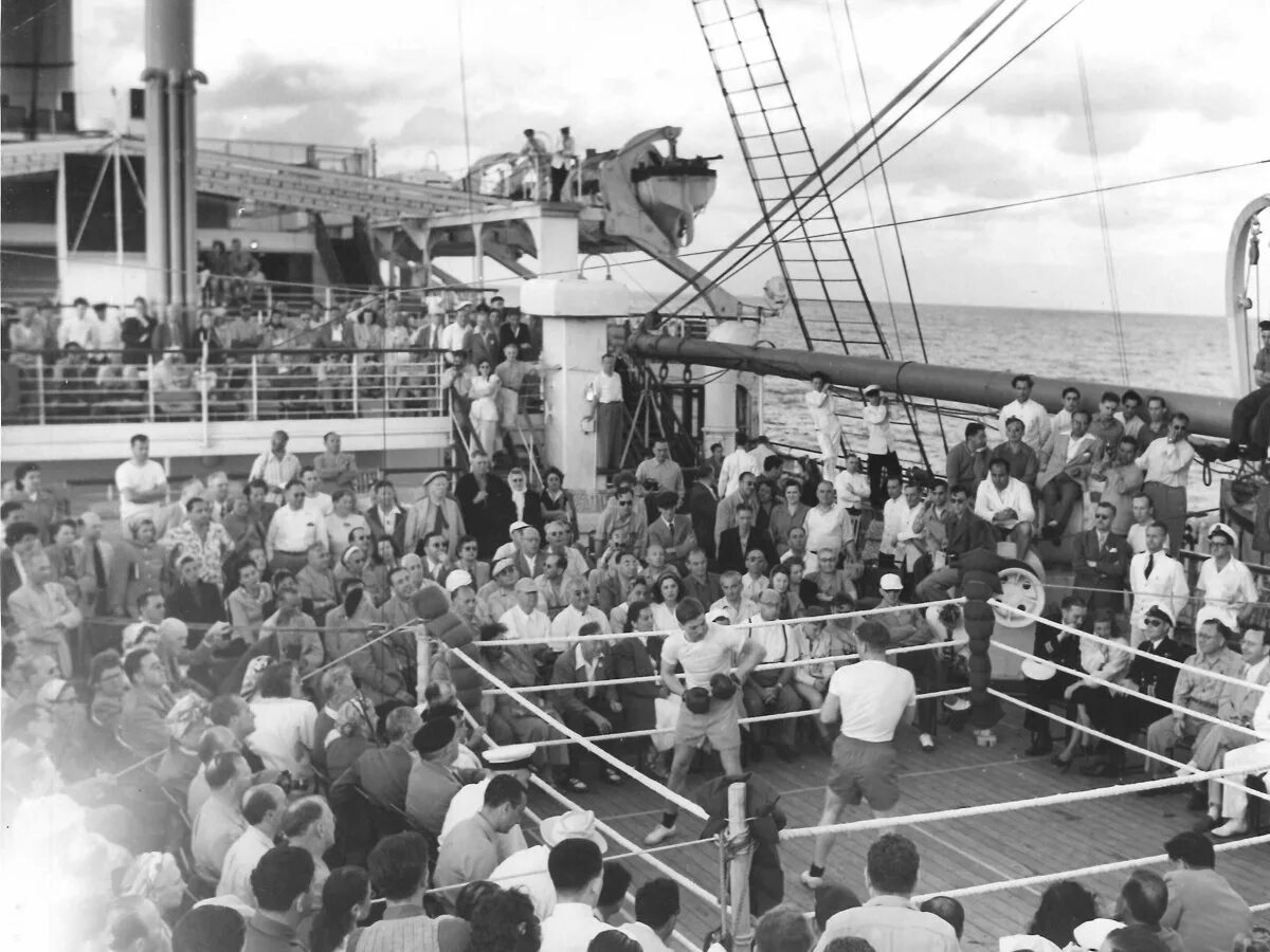 На корабле было 25 человек. Лайнер 19 века круизный фото. Как выглядели первые ринги. Как путешествовали в круизах в 1975-1990 годах.