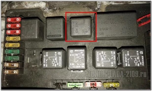 Предохранитель моторчика стеклоочистителя. Блок реле на дворники ВАЗ 2114. Реле стеклоочистителя ВАЗ 2115. Реле стеклоочистителя ВАЗ 2114. Реле дворников 2114.