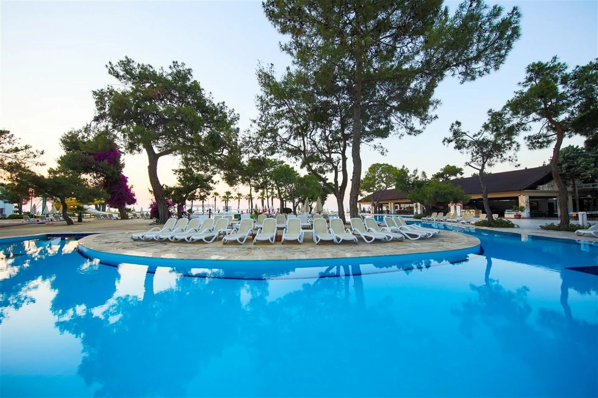 Amara comfort kemer отзывы. Комфорт Бич Кемер. Avantgarde Hotel Comfort Кемер. Comfort Beach Resort 5 Кемер. Family Comfort Beach 5 Кемер.