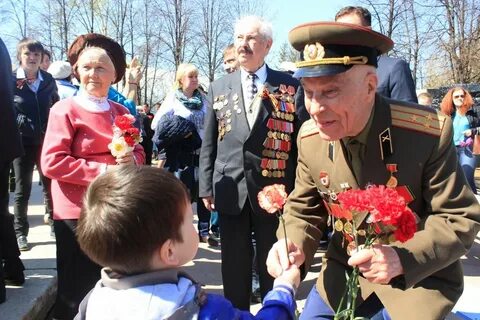 Когда поздравляют ветеранов