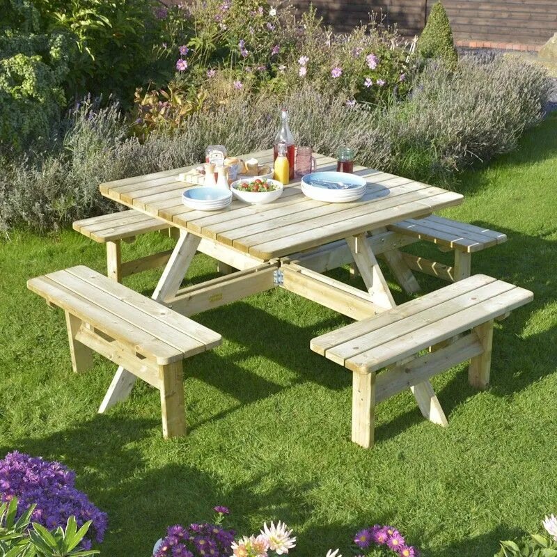 Splingb table garden. On the table in garden. Патио день рождения на даче. Хозяйственный стол на даче. On the table in garden.