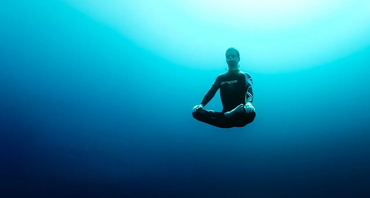 Пещера ласточек, аквисмон, мексика. Глубина моря вид сбоку. Большая голубая дыра в белизе дайвер. Тихий марианский желоб глубина в метрах. Марианская впадина и эверест сравнение.