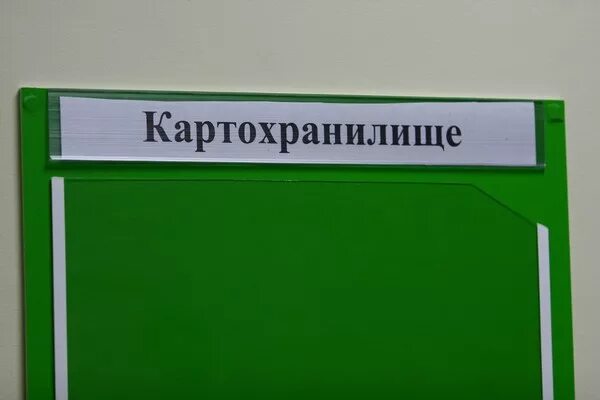 В поликлинике требуют. В поликлинике требуют. Диспансеризация. В поликлинике требуют. Очередь в регистратуру поликлиники.