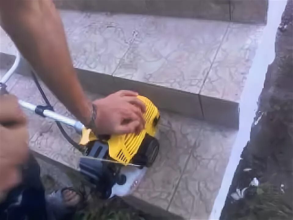 Как правильно заводить триммер видео. Как завести бензокосу чемпион 434 видео. как правильно заводить бензокосу. как завести техас 510.