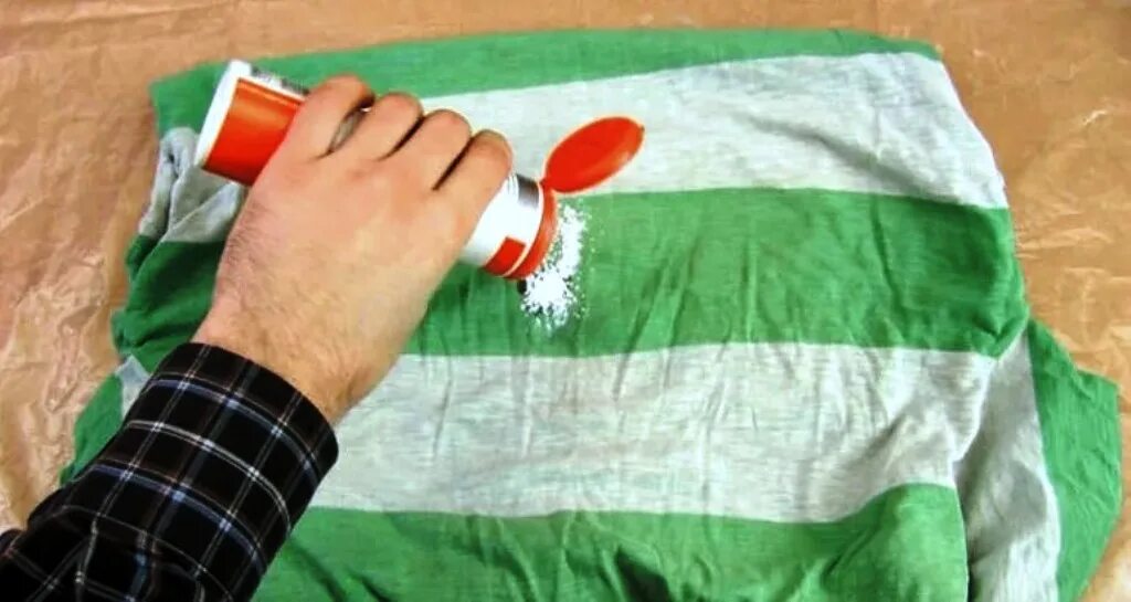 Пятна солярки на одежде. Пятно от мазута. пятна от мазута на одежде. вывести пятна мазута?. следы мазута на одежде.