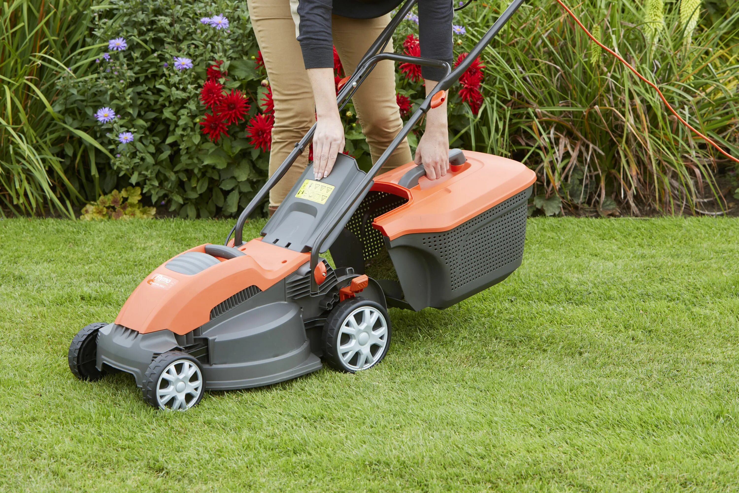 Lawn mower. Газонокосилка Flymo Multimo 420. Газонокосилка al-ko 119617 Highline 46.5 SP-A. Газонокосилки бензиновые самоходные Stiga. Flymo Roller Compact 400.