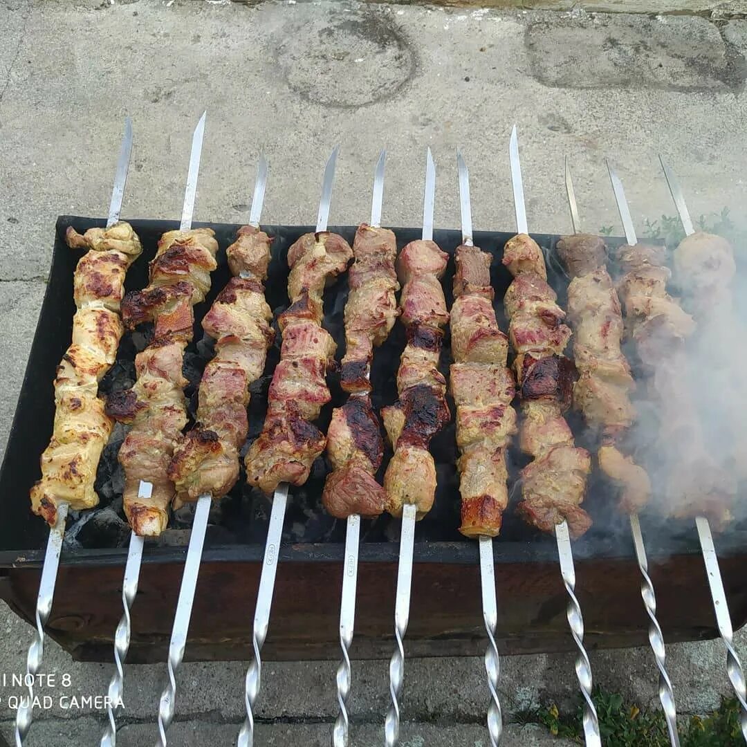 Аппетитный шашлык. Где шашлык. Шашлык на мангале. Жареное мясо шашлык. Шашлык.