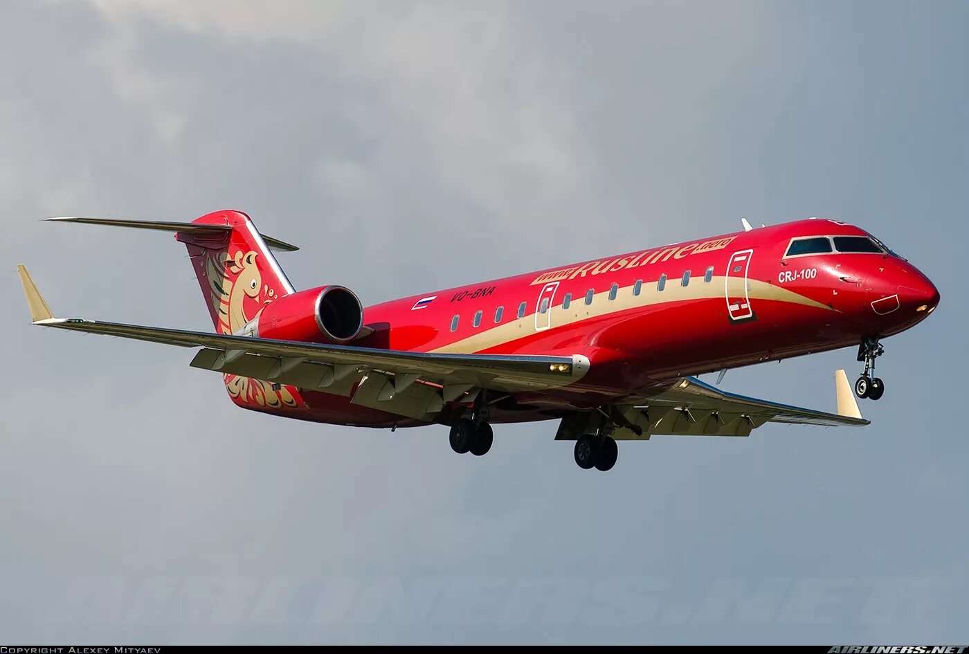 Bombardier crj 200. Бомбардье CRJ-100/200. РУСЛАЙН Бомбардье CRJ-100/200. Самолет Bombardier CRJ 100/200. CRJ-100/200 РУСЛАЙН.