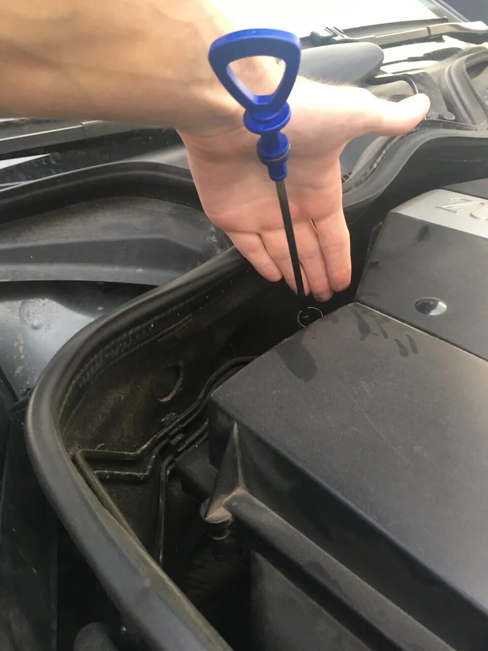 Щуп для проверки масла мерседес w212. Щуп масла w211. 6 mercedes 140 589 15 21 00. Щуп акпп w202. Мерседес где щуп.