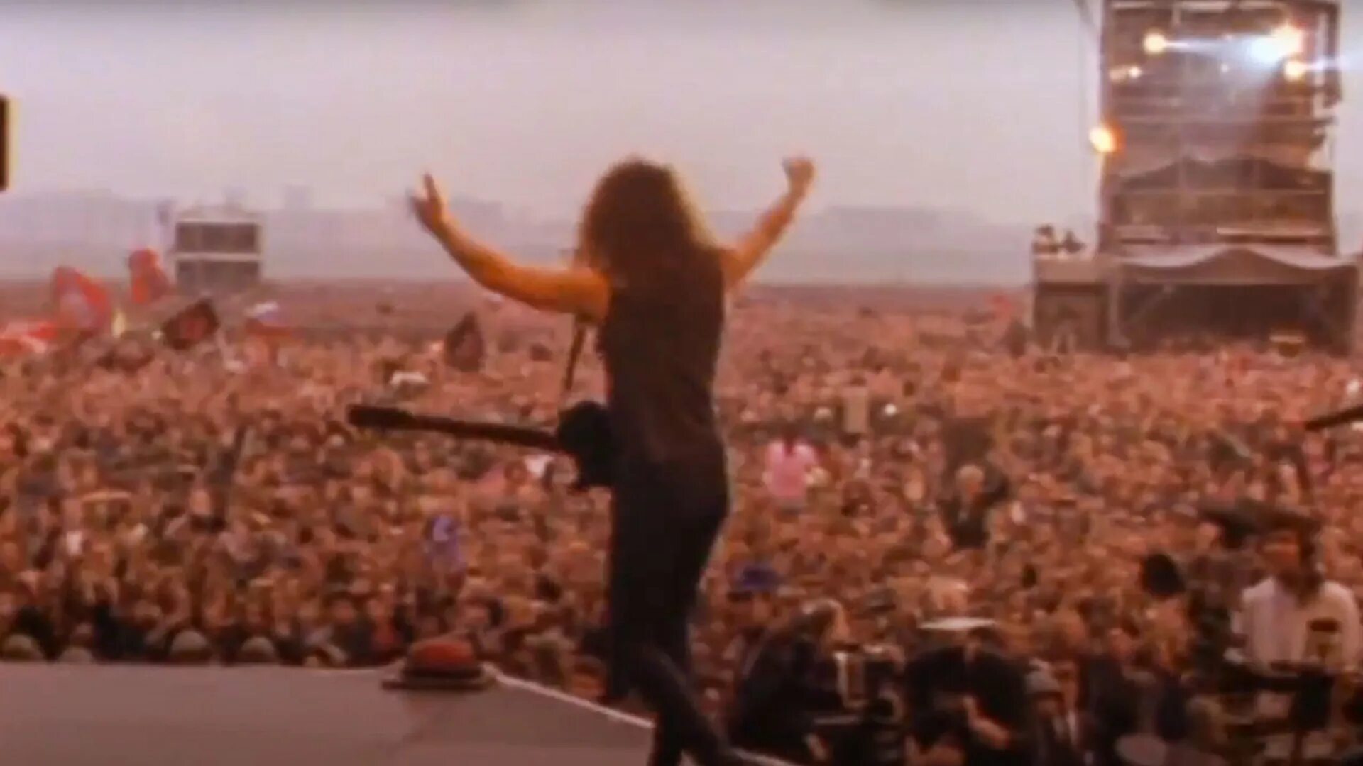 Металлика в 1991 году в тушино. Тушино 1991 концерт monsters of rock. Монстры рока. 1991 год фестиваль монстры рока тушинское. Монстры рока ссср 1990.