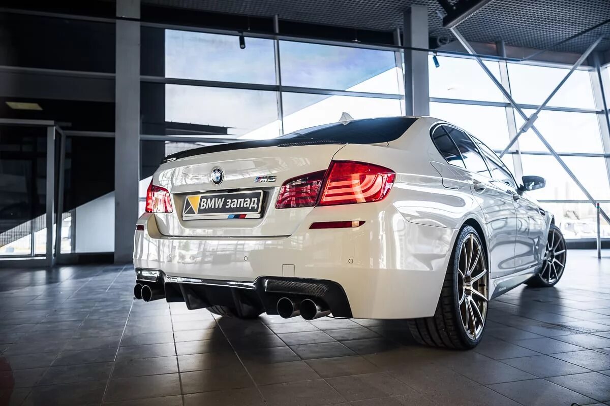 F performance. BMW m5 f10 Performance. BMW m5 f10 m Performance. BMW m5 f10 Performance белая. BMW f10 m5 обвес.