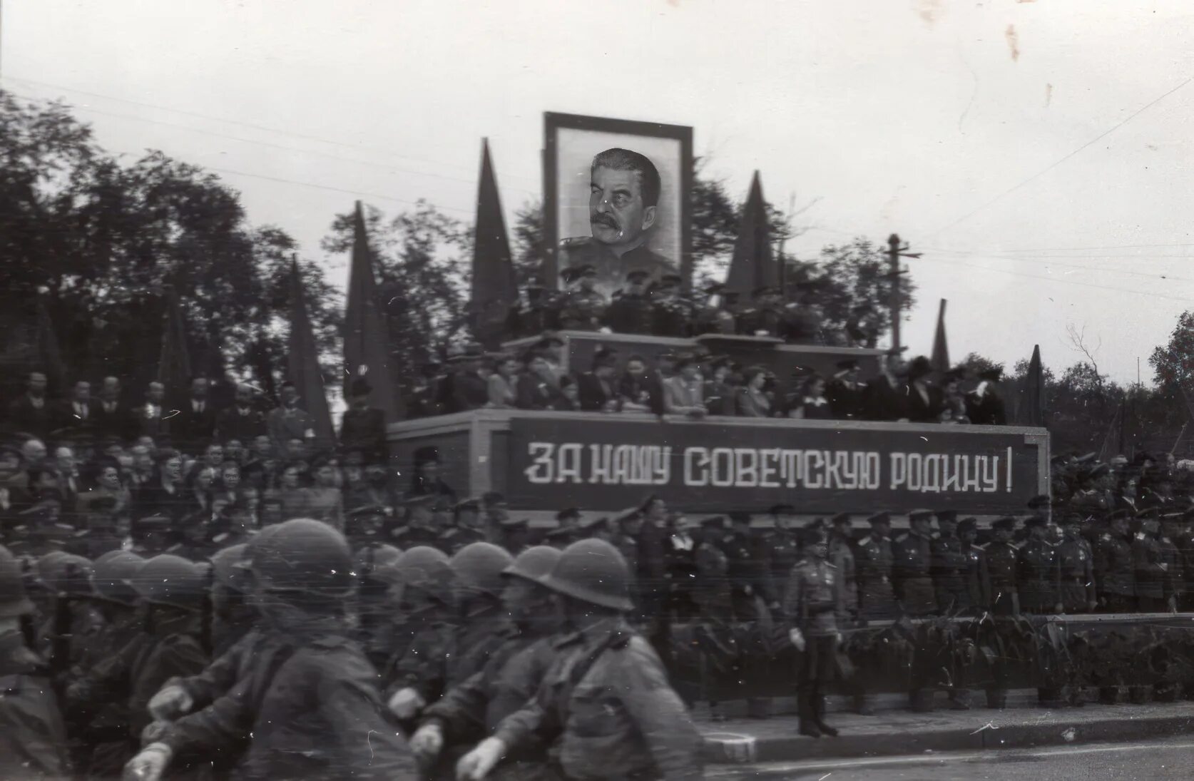 Парад в харбине 16 сентября. Харбин парад Победы 1945. Парад в Харбине 16 сентября 1945 года. Красная армия в Харбине. Парад Победы в Харбине 1945 год.