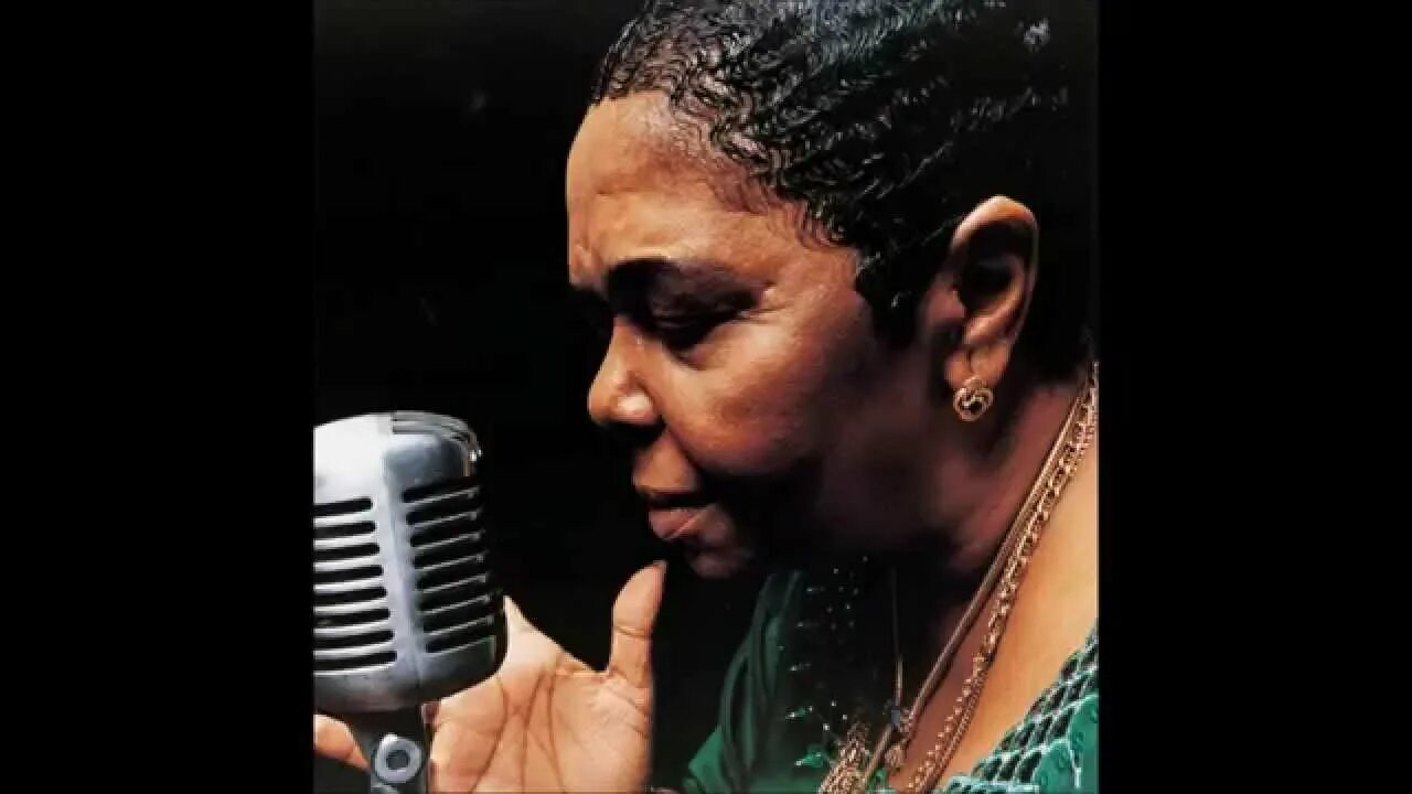 Сезария эвора содад ноты. Сезария бесаме мучо слушать. Evora cesaria "cesaria". Сезария бесаме мучо слушать. Сезария эвора на сцене.